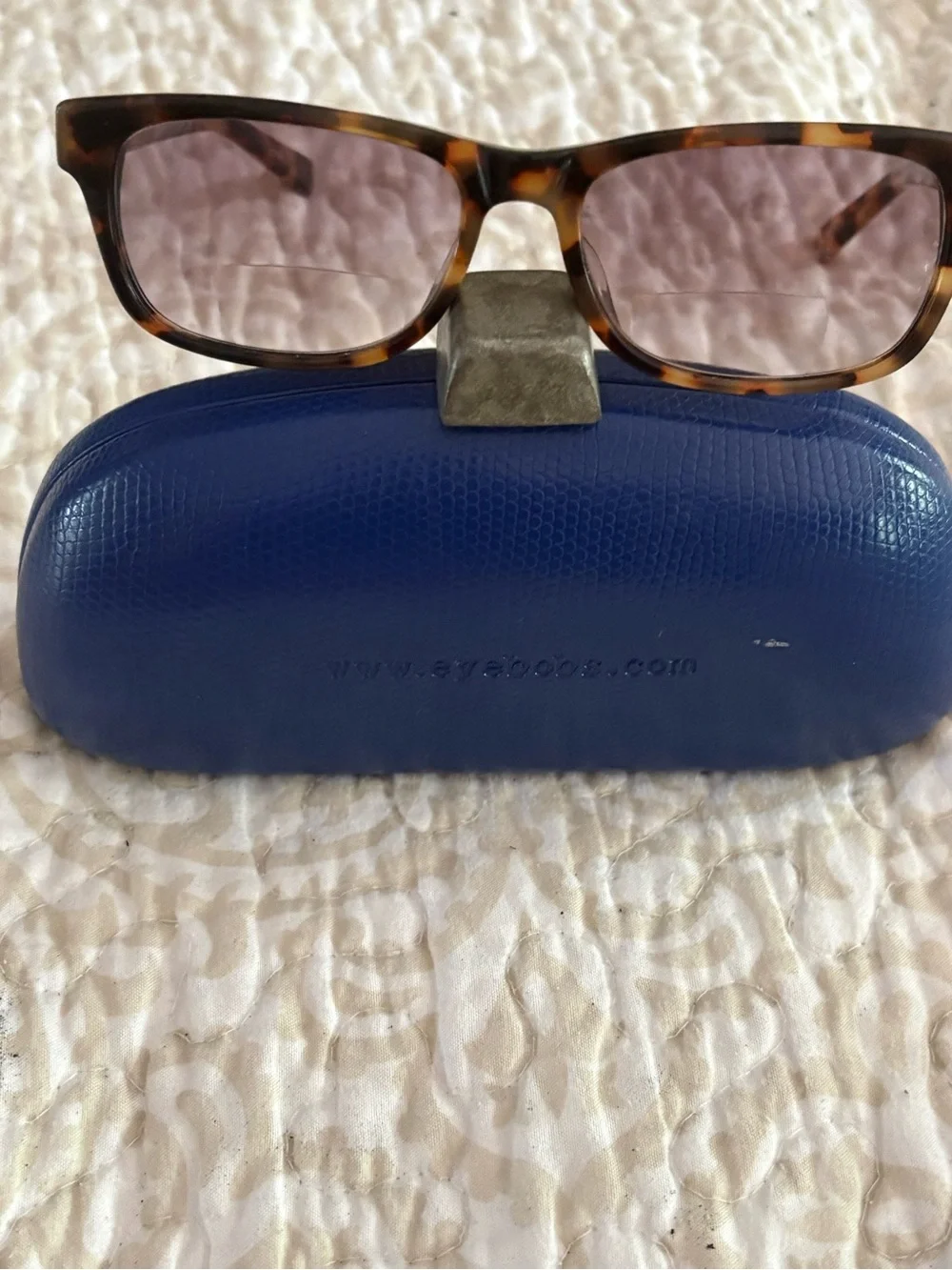 Unisex Tortoiseshell Sunglasses with no scratches  readers 1.5 power